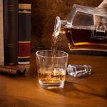 Personalisierte verzierten Vintage Monogramm Design Whiskey Dekanter Glas mit eingravierten ersten Geburtstag Jahrestag Geschenk für Männer Whiskey Liebhaber