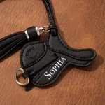 Personalisierte Sattel Design PU Leder Tasche Charme Ornament mit Namen und Quaste Reiten Geburtstagsgeschenk für Pferdeliebhaber