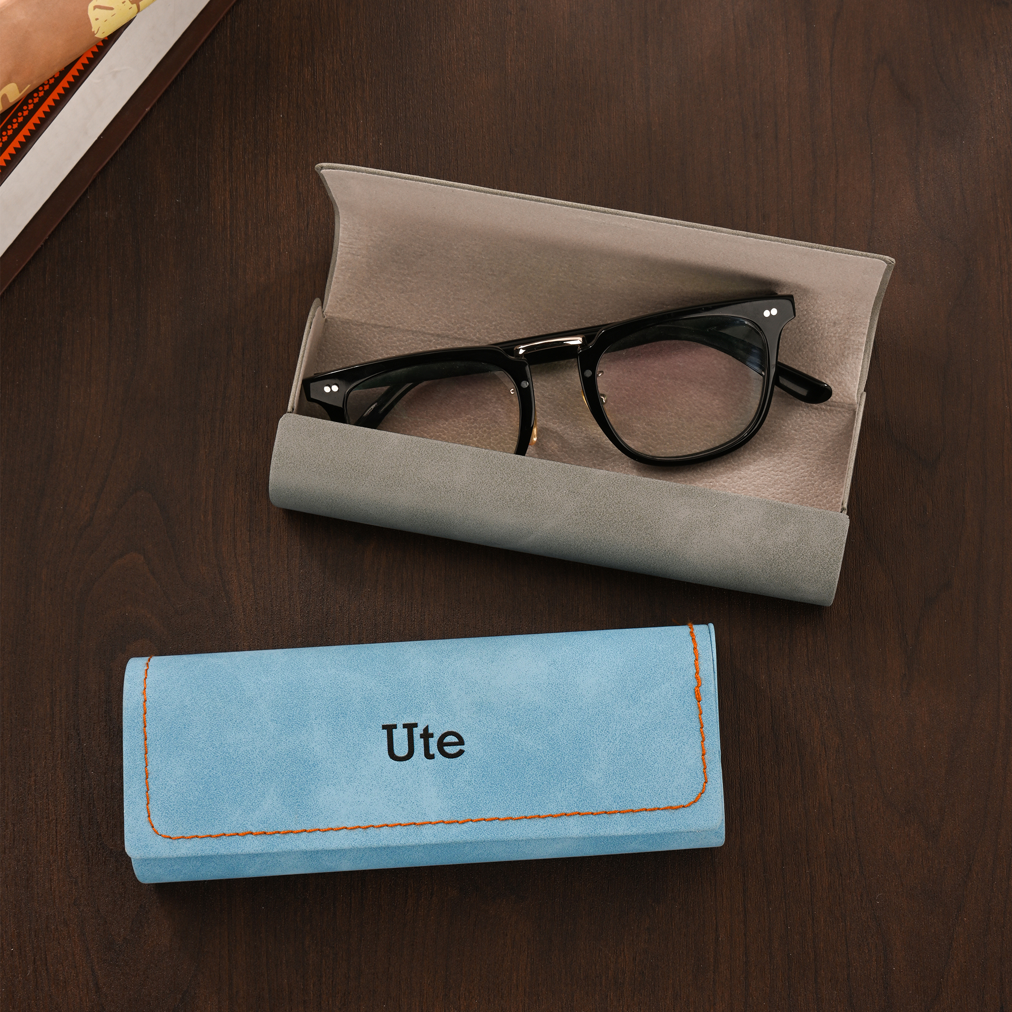 Porte-lunettes personnalisé en cuir PU multicolore avec nom et initiale Utilisation quotidienne Cadeau d'anniversaire pour papa maman