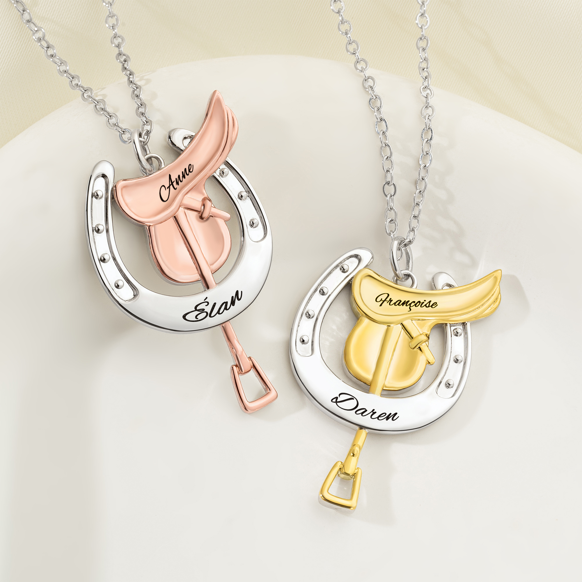 Collier de selle et fer à cheval personnalisé avec nom gravé - Cadeau d'anniversaire Saint-Valentin pour les femmes amoureuses de cheval