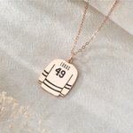 Personalisierte Eishockey-Jersey Halskette mit Namen und Nummer aus Messing zierlicher Schmuck Winterspiele Geschenk für Teams Eishockey-Liebhaber