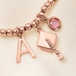 Personalisierte Graduation Cap Birthstone Initial Charm Beaded Armband Zierlich Schmuck Well Done Graduation Geschenk für Absolventen
