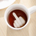 Personalisierte lustige Fuck Text Mittelfinger 11 oz Keramikbecher mit Namen täglichen Gebrauch Geburtstag Geschenk für Freund Kollege