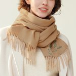 Personoitu tähtikuviohuivi käsinkirjoitetussa tyylissä ja omalla nimellä koristeltuna syntymäpäivä tai vuosipäivä lahjaksi naisille ja miehille