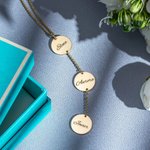 Collar personalizado con tres discos y nombres generacionales en plata regalo de cumpleaños para mujer