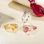 Gepersonaliseerde Afstudeer Geboortesteen Ring met Gegraveerde Tekst en Zirconen Afstudeer Cadeau voor College High School Afgestudeerden