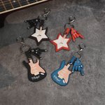 Porte-clés personnalisé Guitar Rock Gesture Color-Changing NFC Cadeau d'anniversaire pour les amoureux de la musique