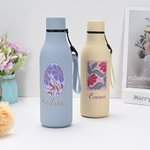 Bottiglia d'acqua isolata personalizzata da 18,5 oz con corda per il trasporto e coperchio a prova di fuoriuscita Regalo di compleanno per amici e familiari