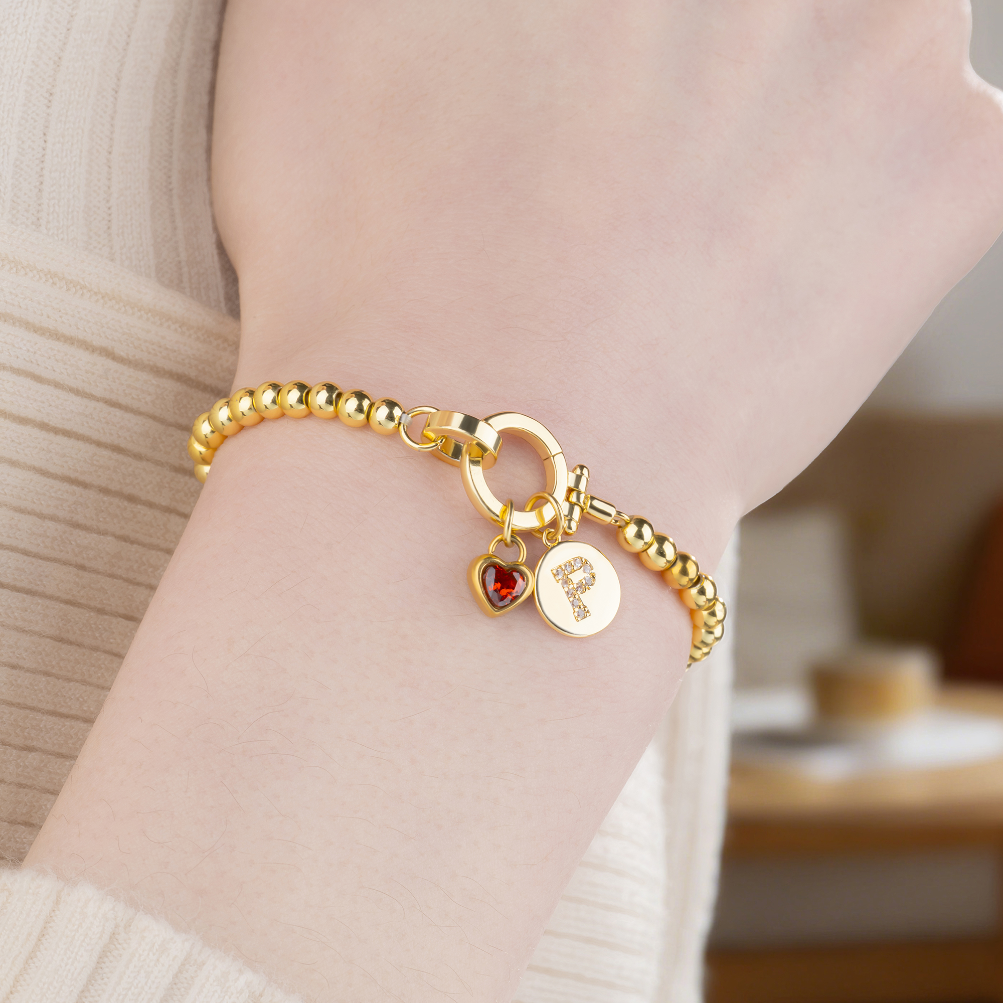 Bracelet personnalisé en perles avec breloque initiale Anniversaire Saint-Valentin Cadeau d'anniversaire pour femmes