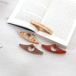 Portapagine personalizzato in legno con nome inciso accessorio per comoda lettura regalo di compleanno per amanti dei libri