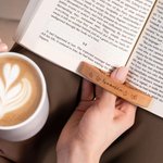Portapagine personalizzato in legno con nome inciso accessorio per comoda lettura regalo di compleanno per amanti dei libri