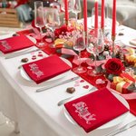Serviette de table rouge personnalisée avec nom et enveloppe en forme de coeur Cadeau d'anniversaire de Saint-Valentin pour les couples et les amies