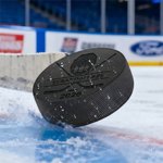 Personalisierter Eishockey Puck aus Hartgummi mit eingraviertem Logo Namen Nummer und Datum Winterspiele Team Geschenk für Eishockey-Spieler und -Fans