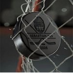 Personalisierter Eishockey Puck aus Hartgummi mit eingraviertem Logo Namen Nummer und Datum Winterspiele Team Geschenk für Eishockey-Spieler und -Fans