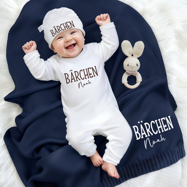 Personalisiertes Baby Outfit Set aus 100% Bio-Baumwolle mit bestickter Namen Optional mit passender Decke Geschenk für Baby frischgebackene Eltern