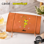 Borsa per il trucco in pelle PU con nome, regalo di compleanno essenziale per il viaggio, personalizzata in giallo e leopardo di Marsupilami | Callie × Marsupilami®