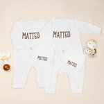 Personalisiertes Baby Outfit Set aus 100% Bio-Baumwolle mit bestickter Namen Optional mit passender Decke Geschenk für Baby frischgebackene Eltern