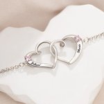 Personoitu hopea rannekoru kaksoissydämin syntymäkivin ja nimikaiverruksin täydellinen lahja naisille ystävänpäiväksi