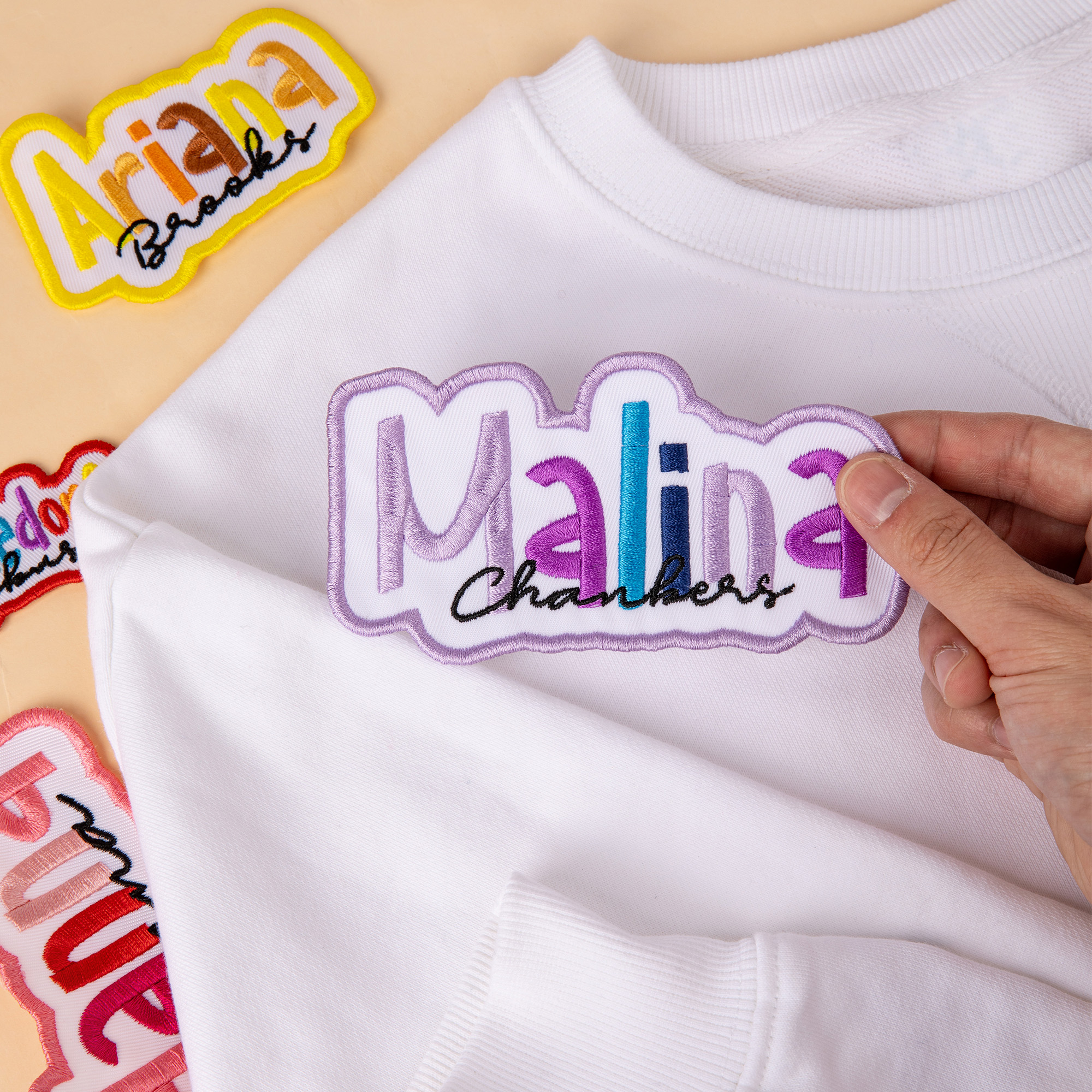 Écusson de nom brodé multicolore personnalisé Accessoires pour la rentrée scolaire Cadeau d'anniversaire pour les enfants