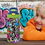 Personalisierte Graffiti Stil 12 oz isoliert Kind Wasserflasche mit Namen und Stroh zurück zu Schule Geburtstag Geschenk für Jungen Mädchen