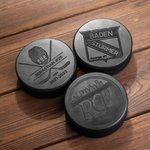 Personalisierter Eishockey Puck aus Hartgummi mit eingraviertem Logo Namen Nummer und Datum Winterspiele Team Geschenk für Eishockey-Spieler und -Fans