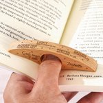 Personalisierte Bibel Vers hölzerne Buch Seite Halter mit eingraviertem Namen Geburtstag Taufe Buch Club Geschenk für Buchliebhaber Christian