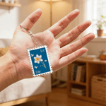 Personlig nyckelring i akryl med namn Födelseblomma i kristallstil Emaljeeffekt Stämpel Födelsedag Alla hjärtans dag Present till bästa vän Mamma