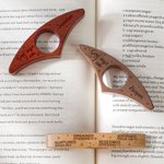 Personalisierte Bibel Vers hölzerne Buch Seite Halter mit eingraviertem Namen Geburtstag Taufe Buch Club Geschenk für Buchliebhaber Christian