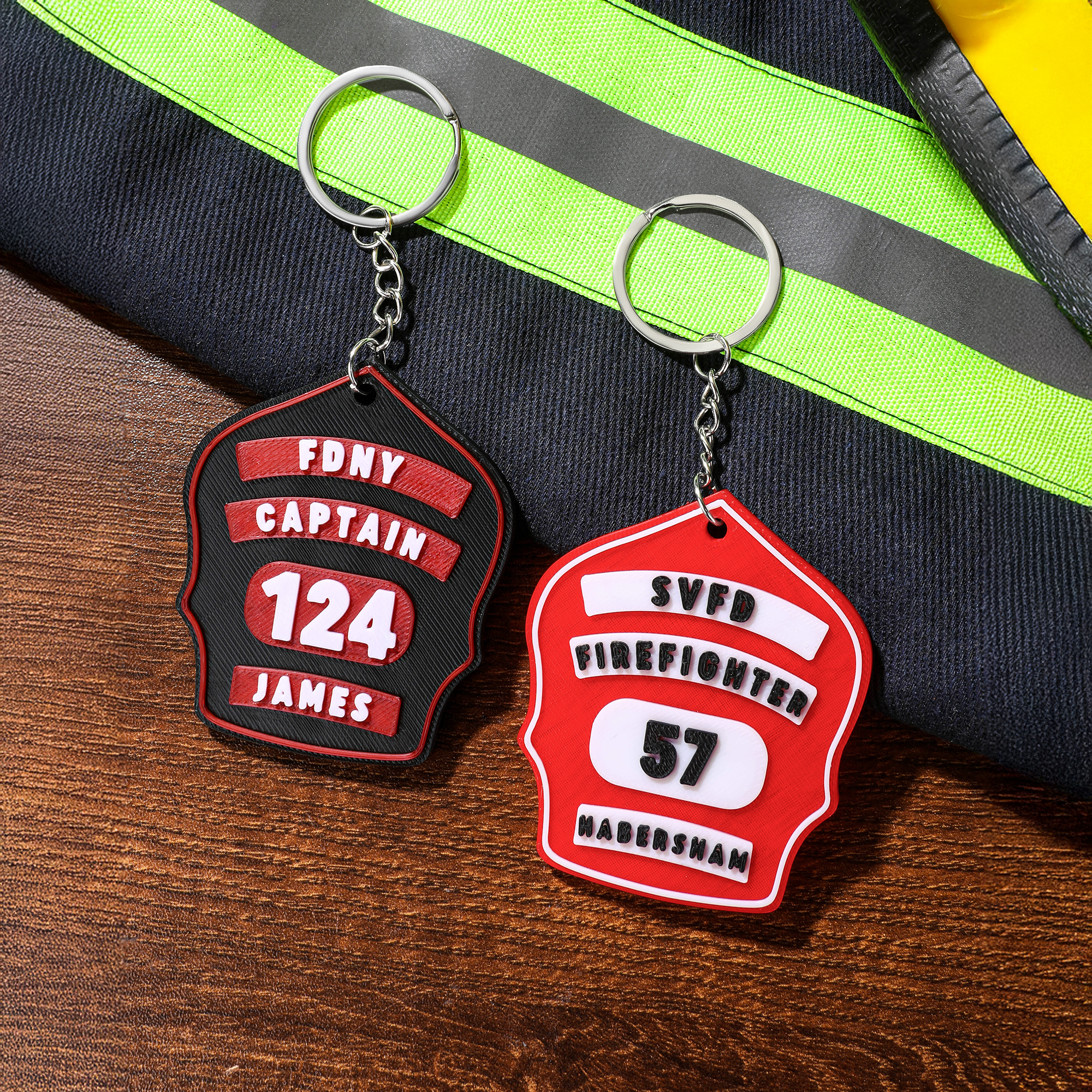 Badge de pompier personnalisé imprimé en 3D Porte-clés multicolore avec position et nom du service Accessoires de sac à dos Cadeau d'anniversaire pour pompier