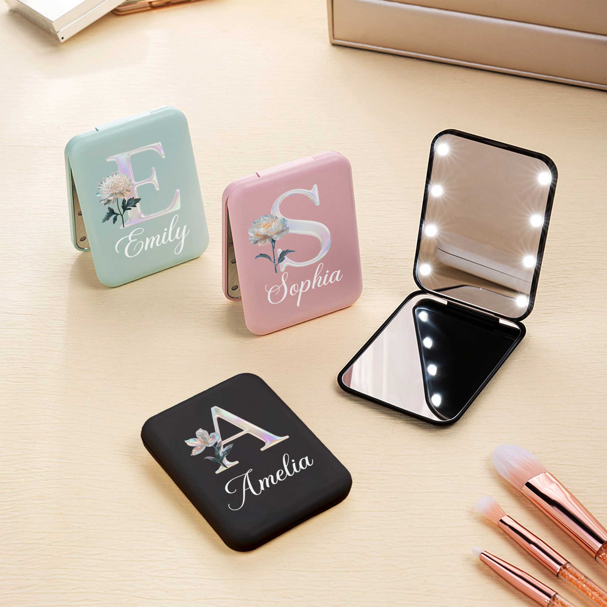 Miroir de maquillage pliable LED avec nom et initiale Cadeau d'anniversaire pour les artistes maquilleuses et leurs amies