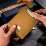 Portafoglio fotografico in pelle personalizzato con fermasoldi per la festa del papà