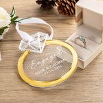 Gepersonaliseerd Romantisch Verloofd Diamanten Ring Ornament met Naam en Datum Huwelijksverjaardag Verlovingscadeau voor Paar