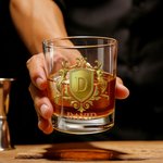 Verre à whisky 295 ml personnalisé avec initiale - Motif de bouclier doré - Cadeau d'anniversaire pour les hommes amoureux de whisky