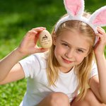 Personalisierte hölzerne Rassel-Eier Eggshaker mit graviertem Osterhasen Osterei Design Namen Text und Jahr Ostereierjagd Party Geschenk für Kinder
