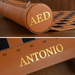 Tablero de ajedrez portátil personalizado de cuero PU con piezas de ajedrez de madera maciza y texto regalo de cumpleaños para amantes y jugadores