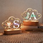 Luce notturna personalizzata in acrilico LED con animali carini stella e nuvola con nome e base in legno regalo per bambini e neonati