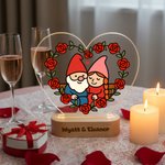 Personalisierte Rose Gnome Paar Herz Acryl LED Nachtlicht mit Namen und hölzerne Basis Home Decor Valentinstag Jahrestag Geschenk für Paar