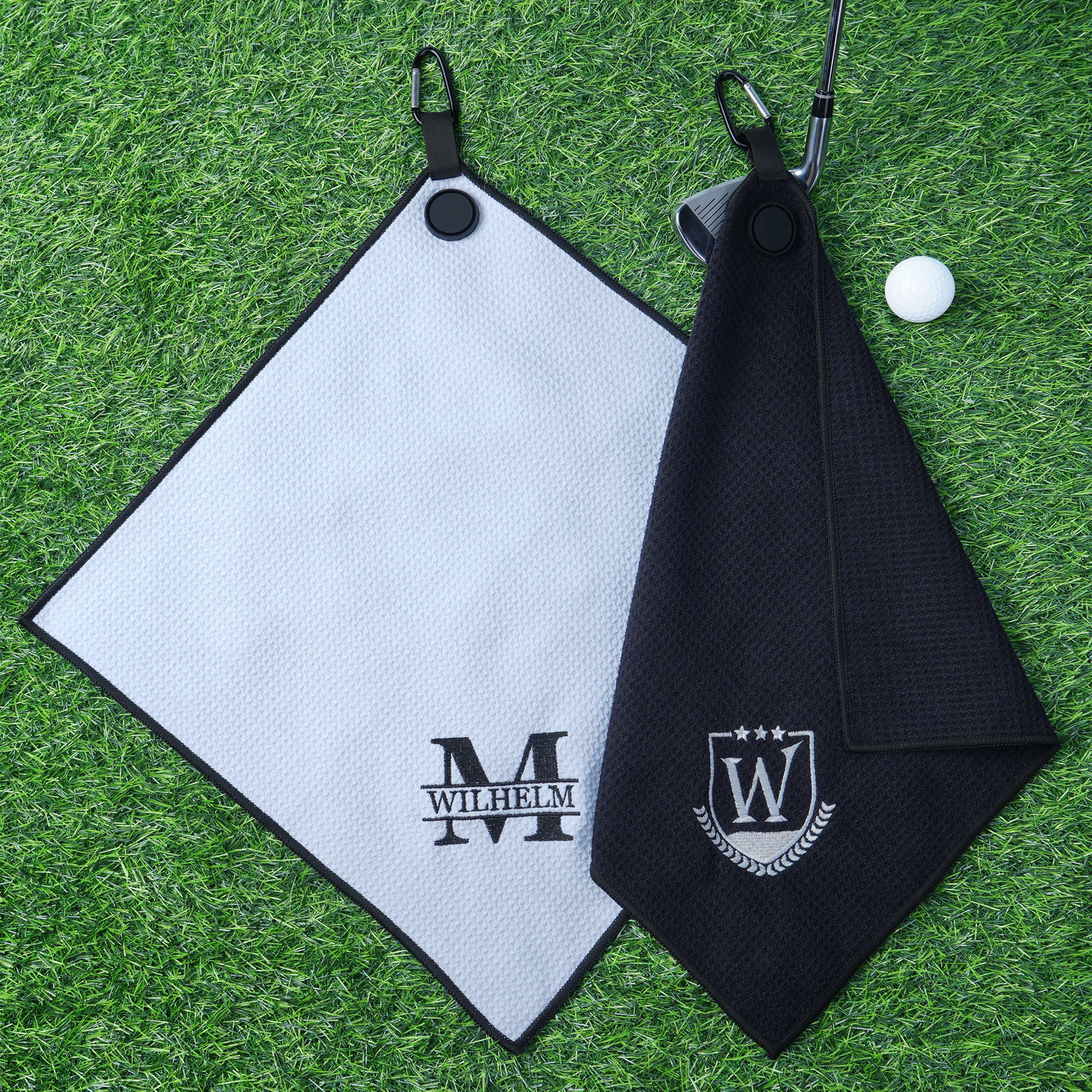Serviette de golf gaufrée personnalisée avec nom, initiale et pince suspendue Cadeau d'anniversaire pour les joueurs de golf et les amoureux du golf.