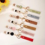 Personlig födelseblomma PU-läder nyckelring med namn daisyhänge och pärlor perfekt som present till brudtärna vän eller till fest