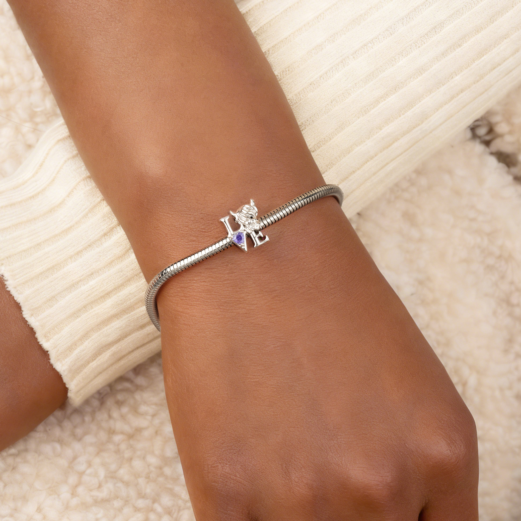 Bracelet d'amour personnalisé en forme de cœur de vache Highland, pierre de naissance Bijoux d'anniversaire Cadeau de Saint-Valentin pour les femmes Highland Cow Lovers