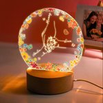 Gepersonaliseerd Handen Houden LED Nachtlampje met Naam en Houten Voet Kamer Decor Moederdag Verjaardag Baby Shower Gift voor Pasgeboren Nieuwe Moeder