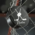 Personalisierter Eishockey Puck aus Hartgummi mit Namen Helm Spieler Schläger Silhouette Winterspiele Team Geschenk für Eishockey-Spieler und -Fans