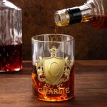 Insignia de oro personalizado dedo medio de diseño de vidrio con el nombre y la inicial de regalo de cumpleaños para el hombre Bartender entusiasta del whisky