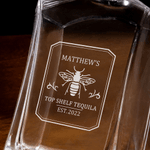Vaso Decantador de Tequila Personalizado con Insignia Vintage y Diseño de Abeja con Nombre y Año Grabados Regalo de Cumpleaños y Aniversario para Hombres Amantes del Tequila