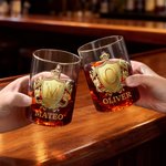 Insignia de oro personalizado dedo medio de diseño de vidrio con el nombre y la inicial de regalo de cumpleaños para el hombre Bartender entusiasta del whisky