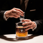 Vaso Decantador de Tequila Personalizado con Insignia Vintage y Diseño de Abeja con Nombre y Año Grabados Regalo de Cumpleaños y Aniversario para Hombres Amantes del Tequila