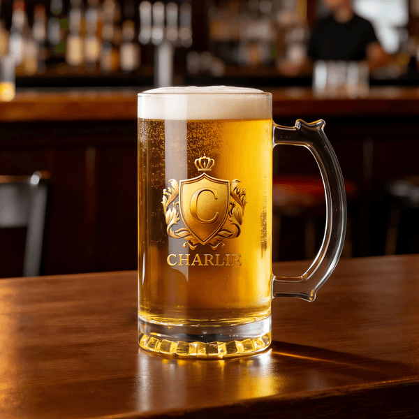 Personalized Crown Badge Pattern Initial Beer Glass with Handle and Name Retirement Birthday Anniversary Gift for Dad Grandpa Boyfriend