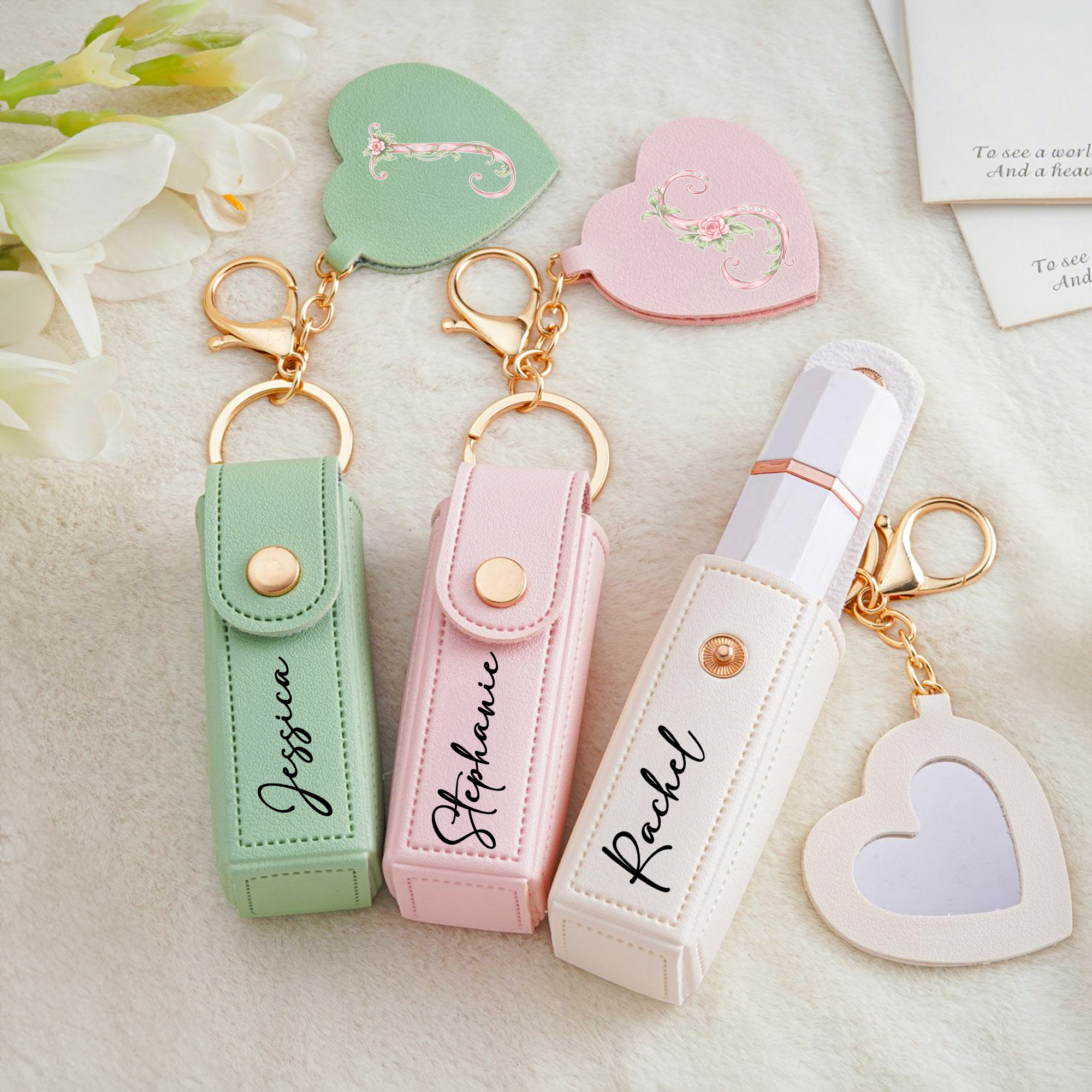 Porte-clés en cuir PU en forme de coeur avec nom et initiales Cadeau d'anniversaire de mariage pour demoiselles d'honneur Meilleures amies