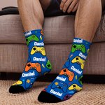 Calzini personalizzati multicolore per controller di gioco a metà polpaccio con nome Regalo di compleanno per amico appassionato di videogiochi