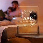 Personalisierte Floral Monogramm Initialen LED-Nachtlicht mit Namen Datum und hölzerne Basis Home Decor Valentinstag Hochzeit Geschenk für Paar